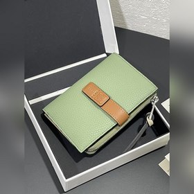 compact zip wallet短夾出貨，選用耐磨的珠地小牛皮，采用雙色組合