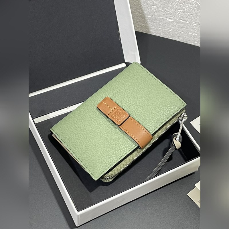 compact zip wallet短夾出貨，選用耐磨的珠地小牛皮，采用雙色組合