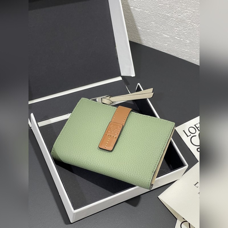 compact zip wallet短夾出貨，選用耐磨的珠地小牛皮，采用雙色組合