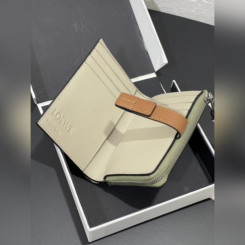 compact zip wallet短夾出貨，選用耐磨的珠地小牛皮，采用雙色組合