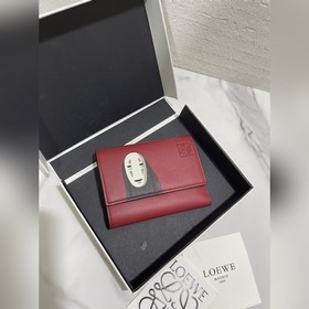 千與千尋合作限量款“無臉男”kaonashi系列短款錢包出貨，選用經(jīng)典小牛皮，采