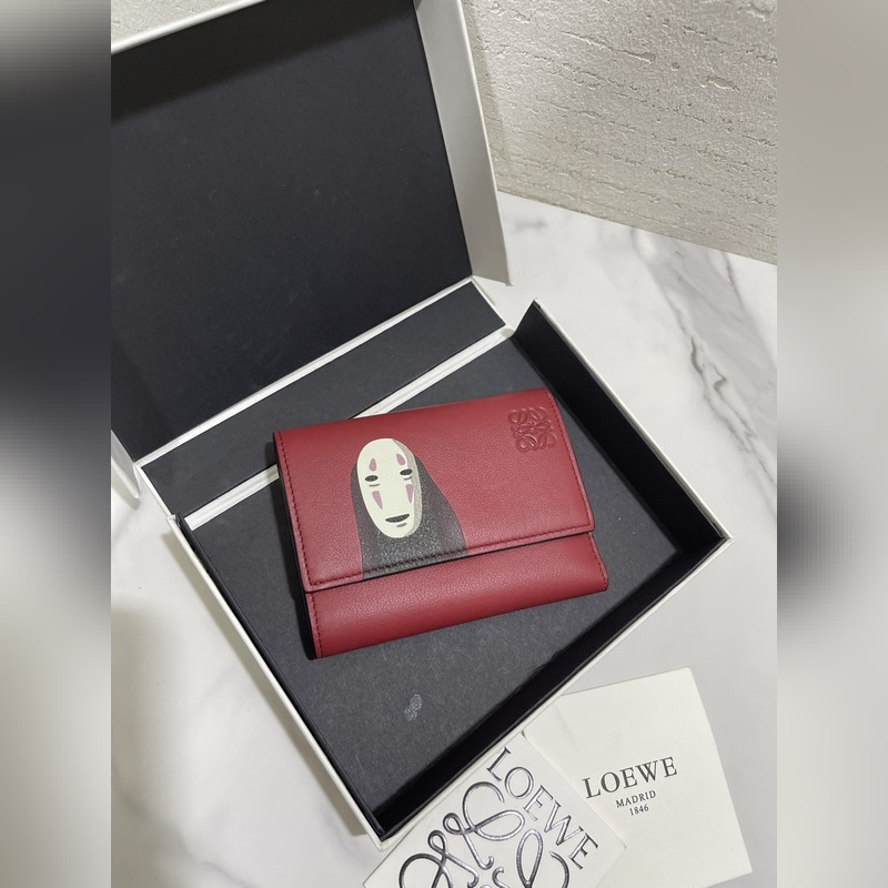 千與千尋合作限量款“無臉男”kaonashi系列短款錢包出貨，選用經典小牛皮，采