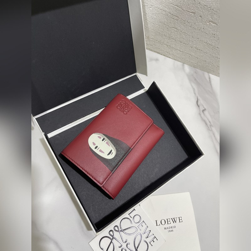 千與千尋合作限量款“無臉男”kaonashi系列短款錢包出貨，選用經典小牛皮，采