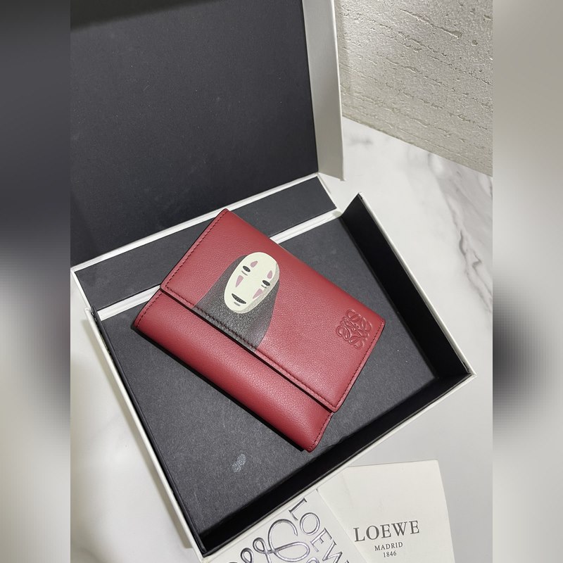 千與千尋合作限量款“無臉男”kaonashi系列短款錢包出貨，選用經典小牛皮，采