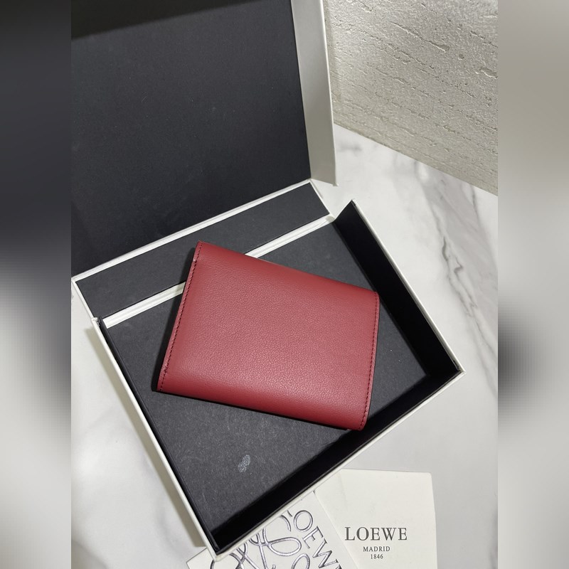 千與千尋合作限量款“無臉男”kaonashi系列短款錢包出貨，選用經典小牛皮，采