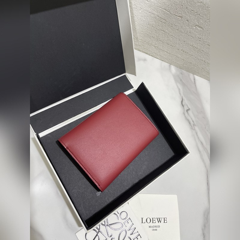 千與千尋合作限量款“無臉男”kaonashi系列短款錢包出貨，選用經典小牛皮，采