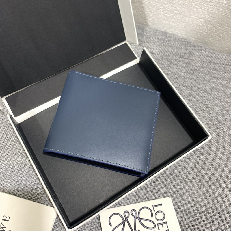 # Brand bifold wallet 男士系列對折短夾出貨，選用優質的小牛