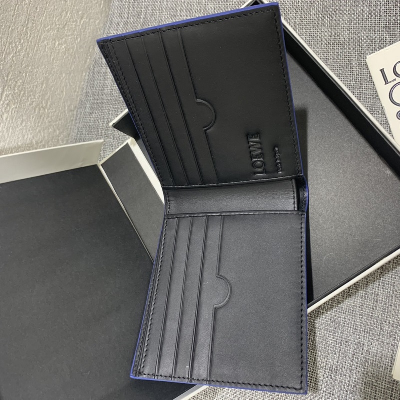 # Brand bifold wallet 男士系列對折短夾出貨，選用優質的小牛