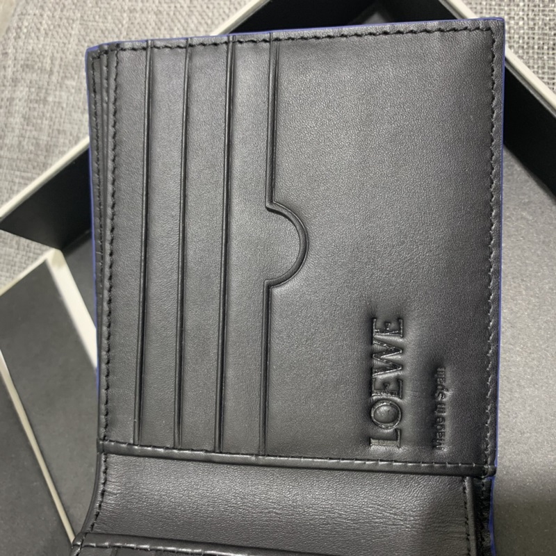 # Brand bifold wallet 男士系列對折短夾出貨，選用優質的小牛
