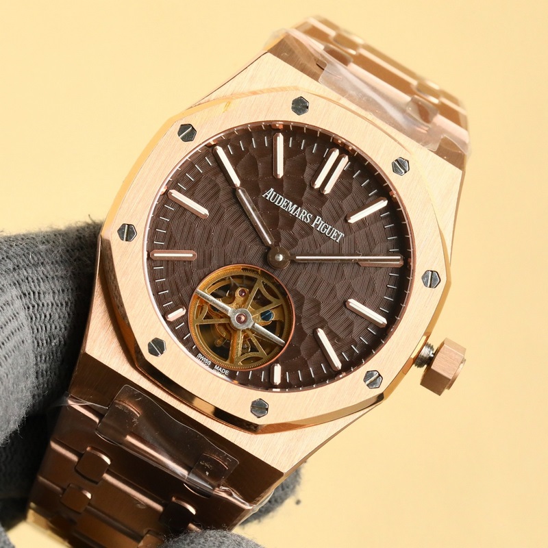 factory.2025愛彼皇家橡樹系列， 搭配進口矽膠錶帶佩戴更為舒適。