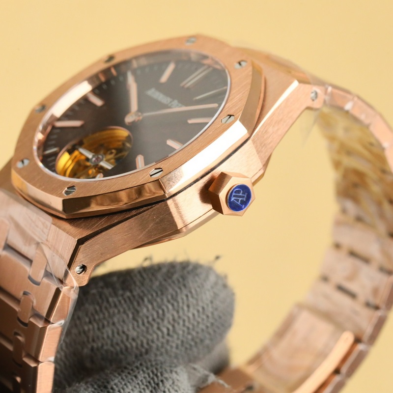 factory.2025愛彼皇家橡樹系列， 搭配進口矽膠錶帶佩戴更為舒適。