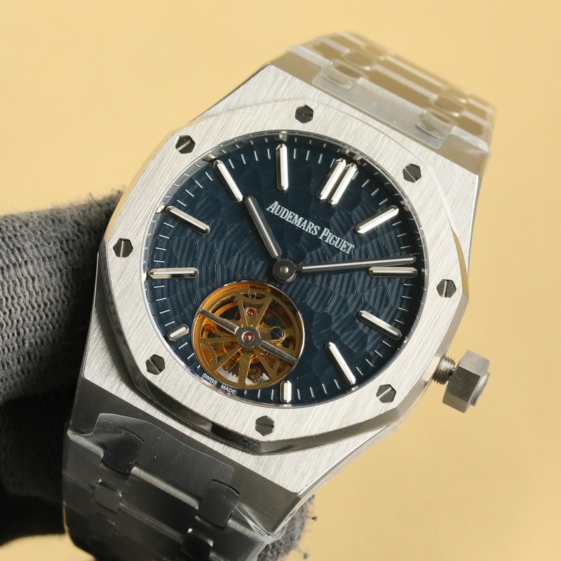 factory.2025愛彼皇家橡樹系列， 搭配進(jìn)口矽膠錶帶佩戴更為舒適。