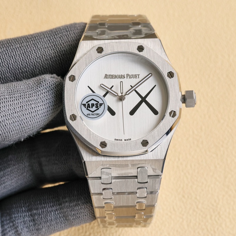 APS出品。KAWS聯名 升級V2版本 械男士腕錶 搭載性能穩定的9015改Ca