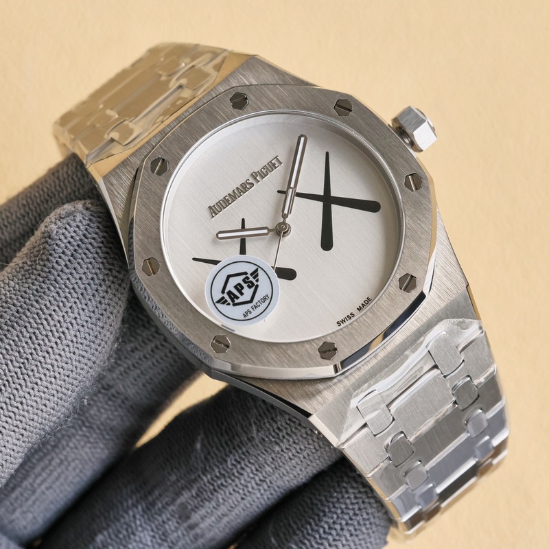 APS出品。KAWS聯名 升級V2版本 械男士腕錶 搭載性能穩定的9015改Ca