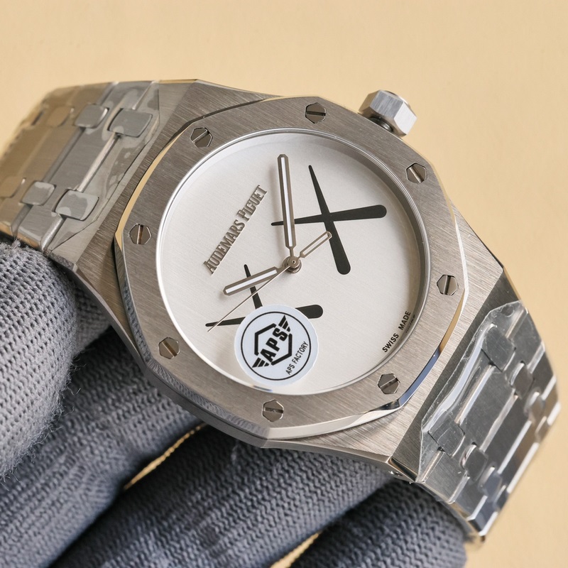 APS出品。KAWS聯名 升級V2版本 械男士腕錶 搭載性能穩定的9015改Ca