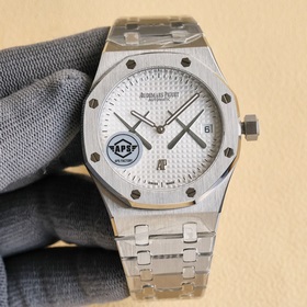 APS出品。KAWS聯(lián)名 升級(jí)V2版本 械男士腕錶 搭載性能穩(wěn)定的9015改Ca