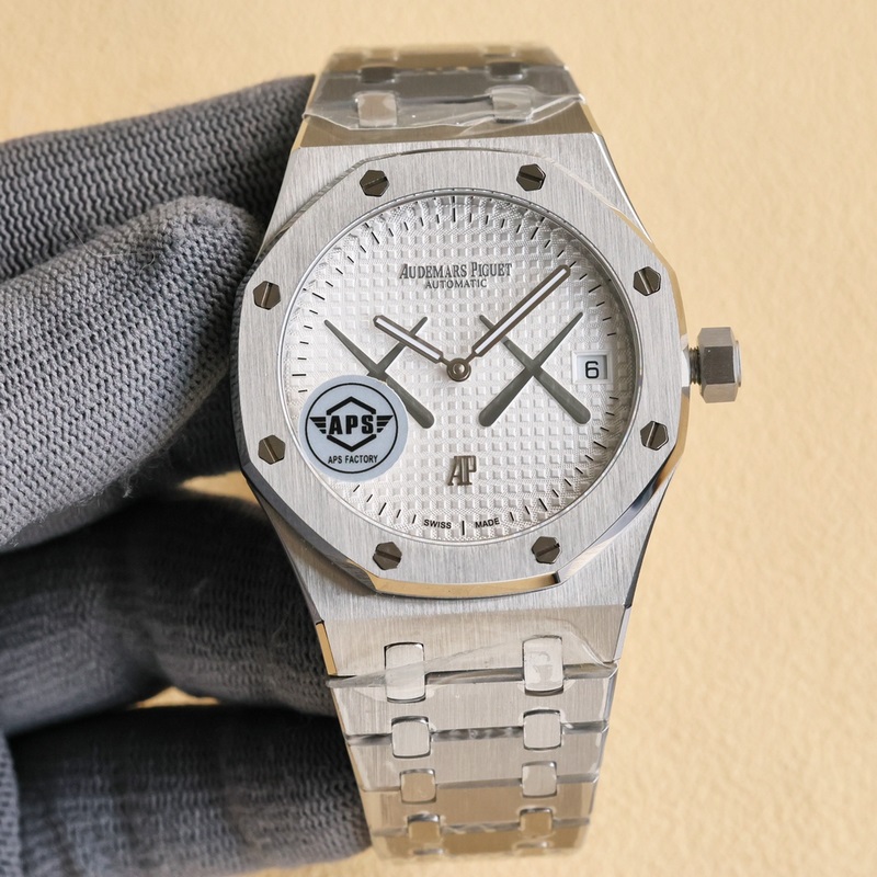 APS出品。KAWS聯名 升級V2版本 械男士腕錶 搭載性能穩定的9015改Ca