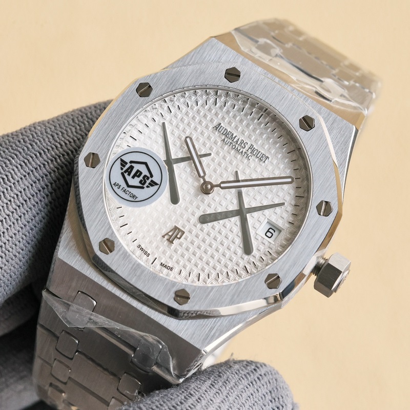 APS出品。KAWS聯名 升級V2版本 械男士腕錶 搭載性能穩定的9015改Ca