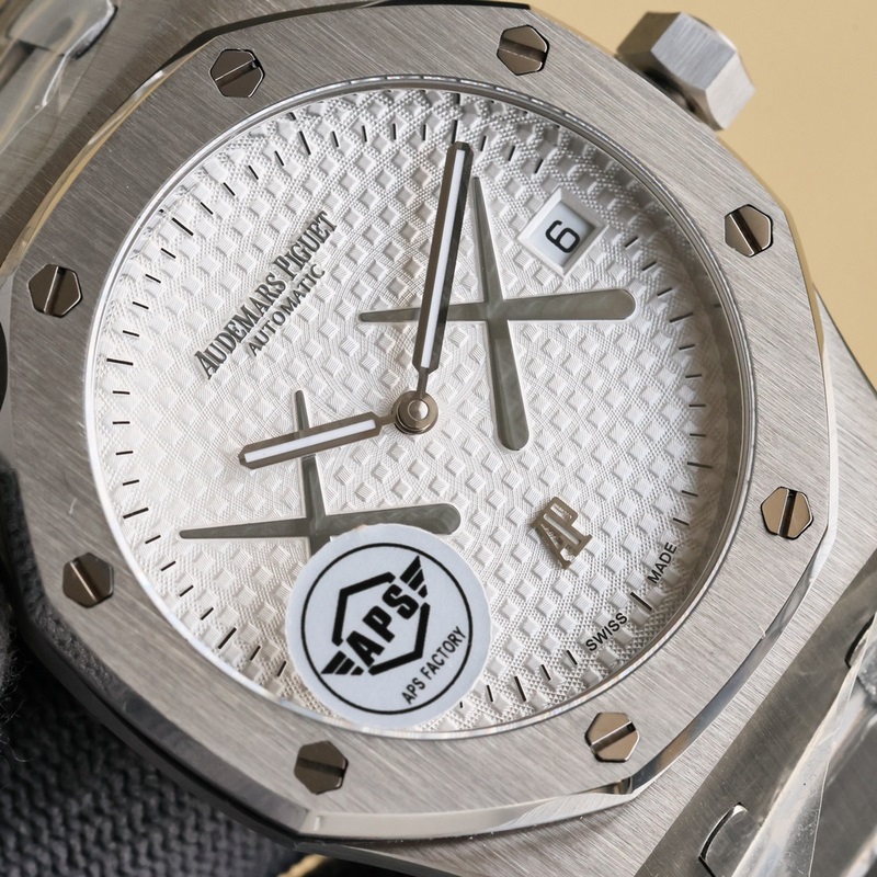 APS出品。KAWS聯名 升級V2版本 械男士腕錶 搭載性能穩定的9015改Ca