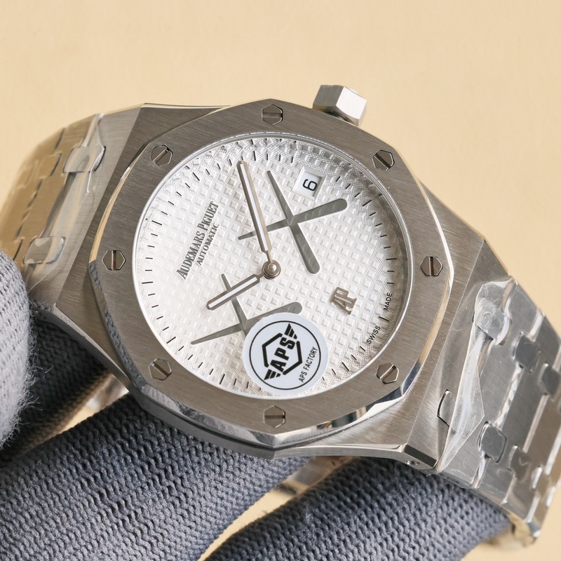 APS出品。KAWS聯名 升級V2版本 械男士腕錶 搭載性能穩定的9015改Ca