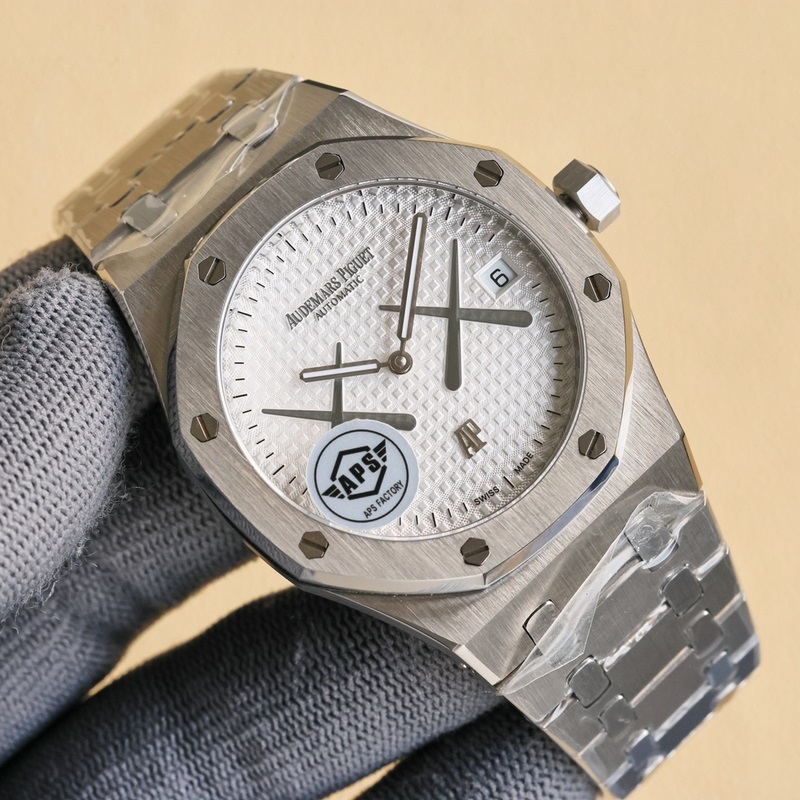 APS出品。KAWS聯名 升級V2版本 械男士腕錶 搭載性能穩定的9015改Ca