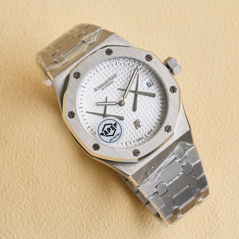 APS出品。KAWS聯名 升級V2版本 械男士腕錶 搭載性能穩定的9015改Ca