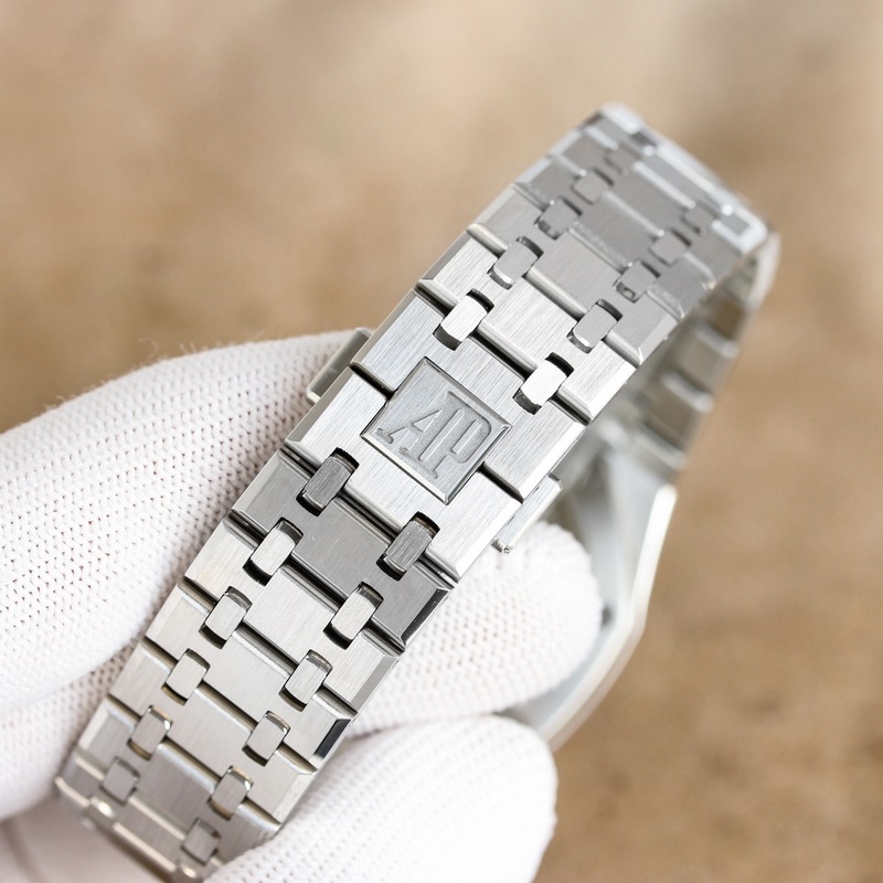 F1新品 愛(ài)彼皇家橡樹(shù)15500，15510蒂芙尼藍(lán)，黑鋼——震撼上線：采用43