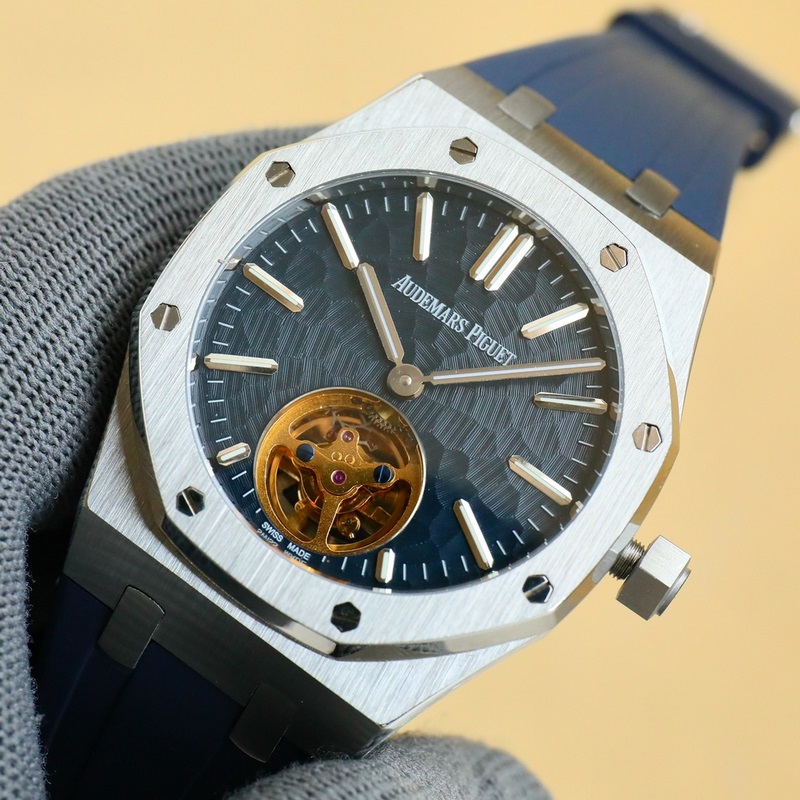 factory.2025愛彼皇家橡樹系列， 搭配進口矽膠錶帶佩戴更為舒適。