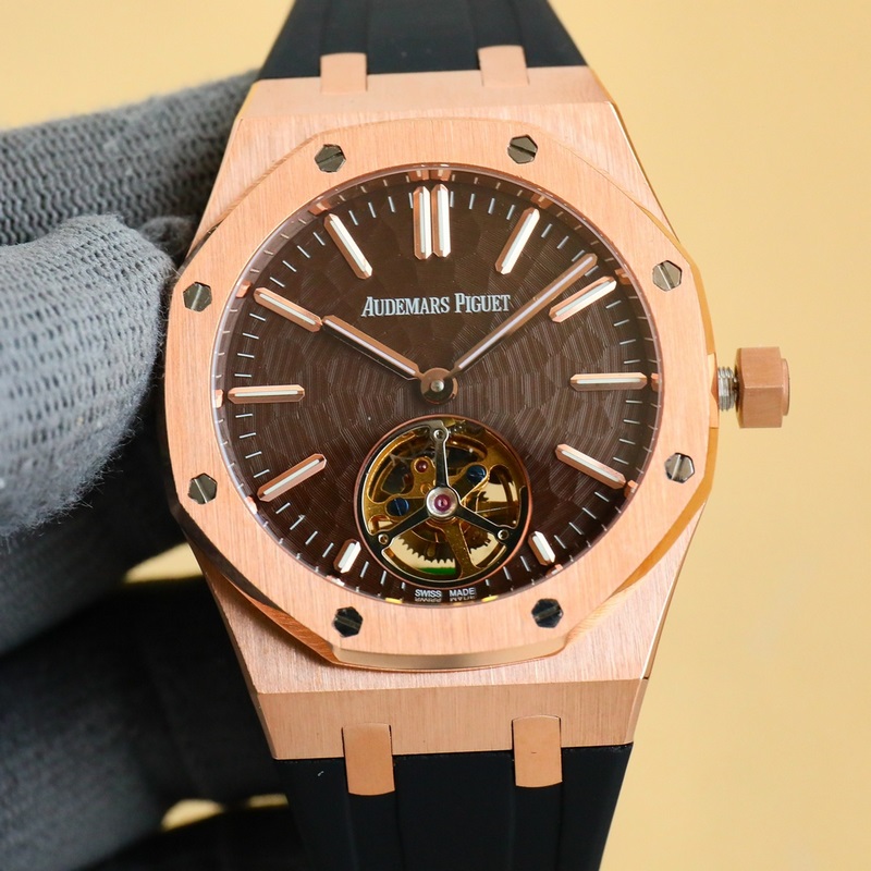 factory.2025愛彼皇家橡樹系列， 搭配進口矽膠錶帶佩戴更為舒適。