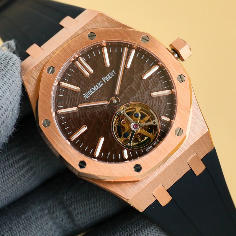 factory.2025愛彼皇家橡樹系列， 搭配進口矽膠錶帶佩戴更為舒適。