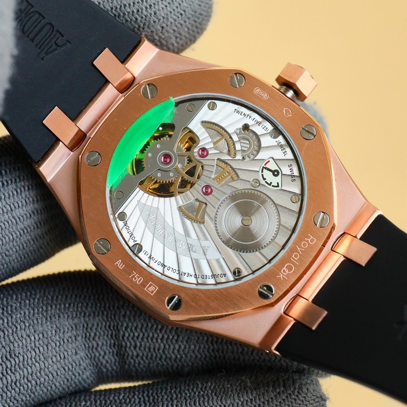 factory.2025愛彼皇家橡樹系列， 搭配進口矽膠錶帶佩戴更為舒適。