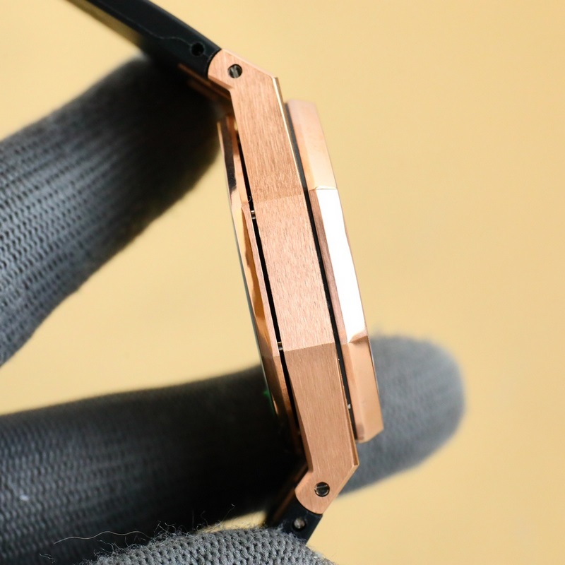 factory.2025愛彼皇家橡樹系列， 搭配進口矽膠錶帶佩戴更為舒適。