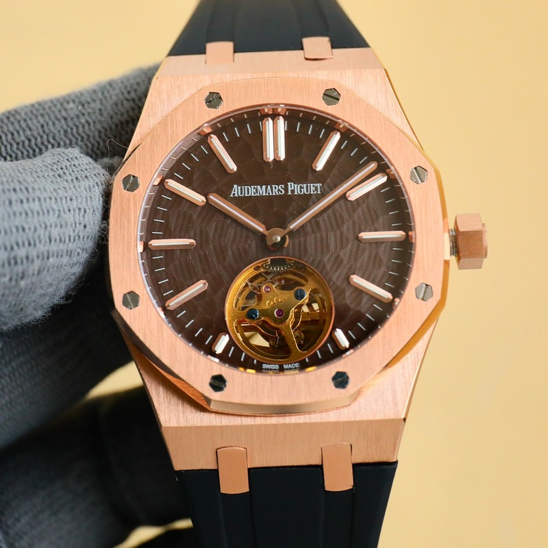 factory.2025愛彼皇家橡樹系列， 搭配進(jìn)口矽膠錶帶佩戴更為舒適。