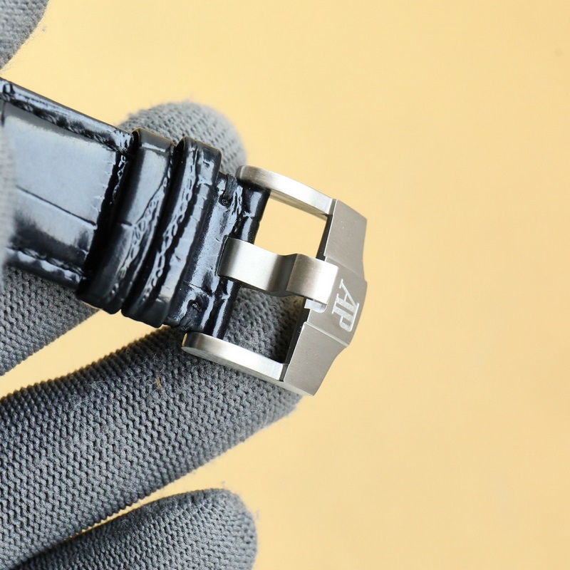 APF愛彼-AP，CODE11.59自動上鍊計時碼錶系列1 材料：316L精鋼2