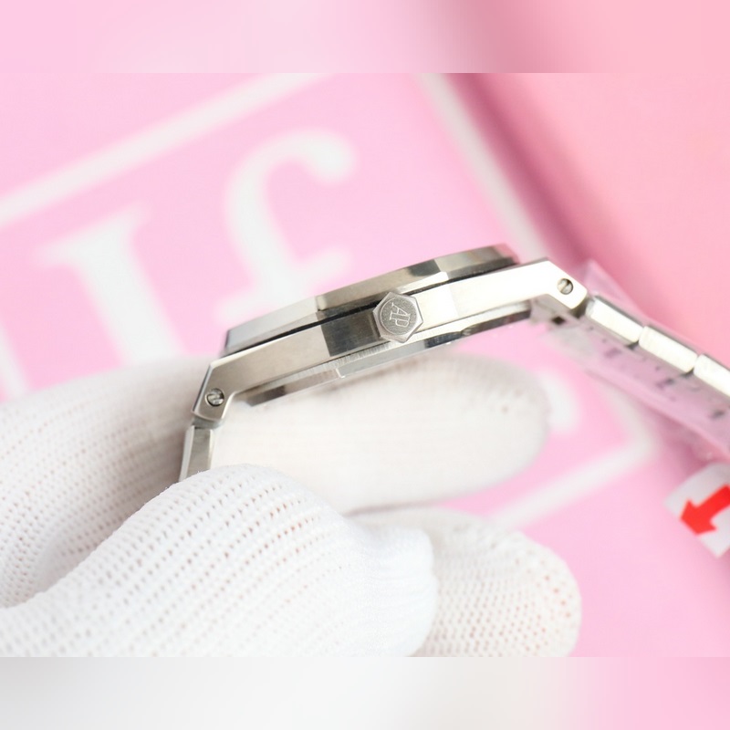 女款_愛彼 AP-皇家橡樹系列 錶盤飾以Lady Tapisserie格紋裝飾，呈現(xiàn)出