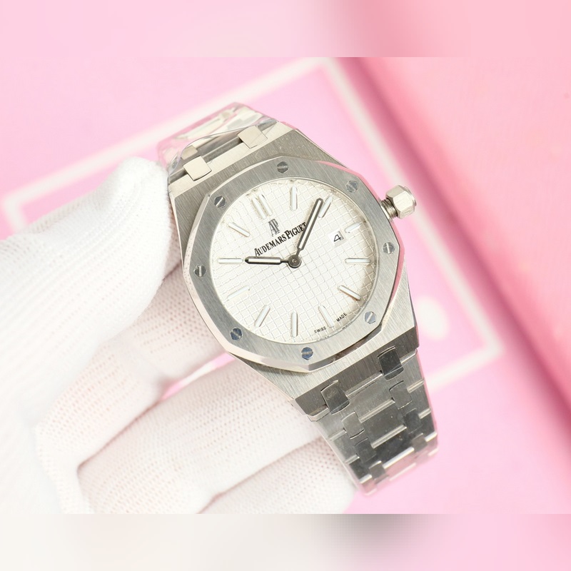 女款_愛彼 AP-皇家橡樹系列 錶盤飾以Lady Tapisserie格紋裝飾，呈現(xiàn)出