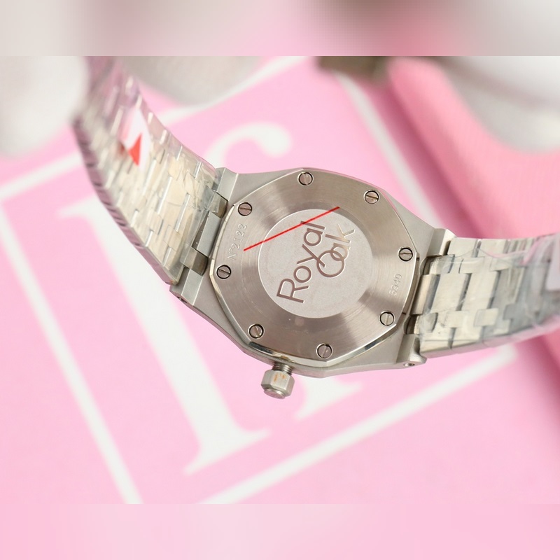 女款_愛彼 AP-皇家橡樹系列 錶盤飾以Lady Tapisserie格紋裝飾，呈現(xiàn)出