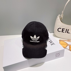 新品Balencia*a 巴黎世家聯(lián)名款新款棒球帽現(xiàn)貨秒發(fā) 簡約時尚超級無敵好