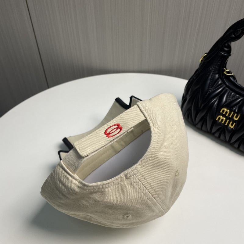 BALENCIAGA巴黎世家新款刺繡logo棒球帽，很酷的色系，男女佩戴都有不同