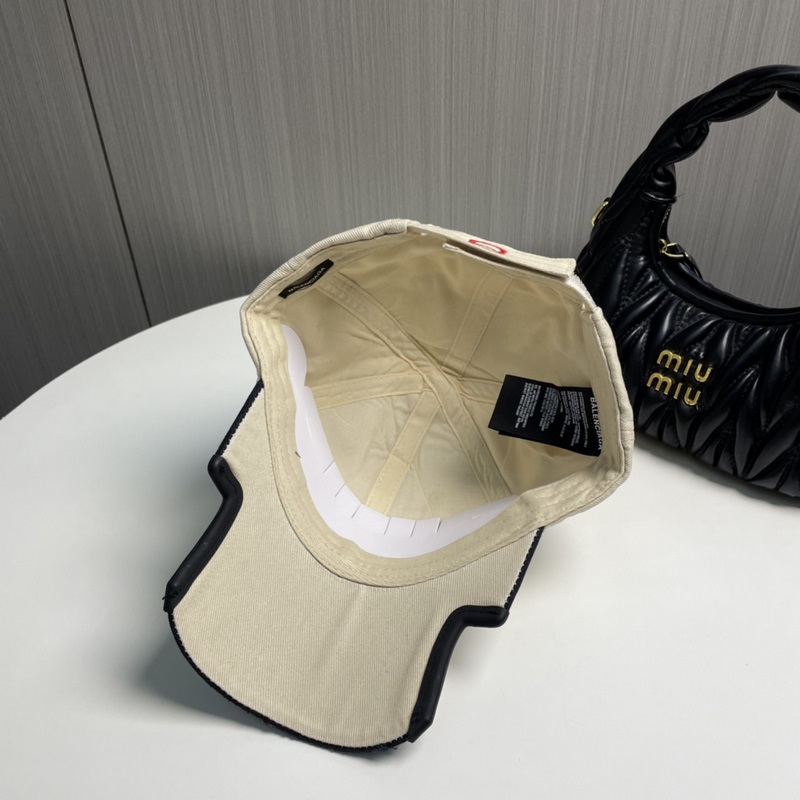 BALENCIAGA巴黎世家新款刺繡logo棒球帽，很酷的色系，男女佩戴都有不同