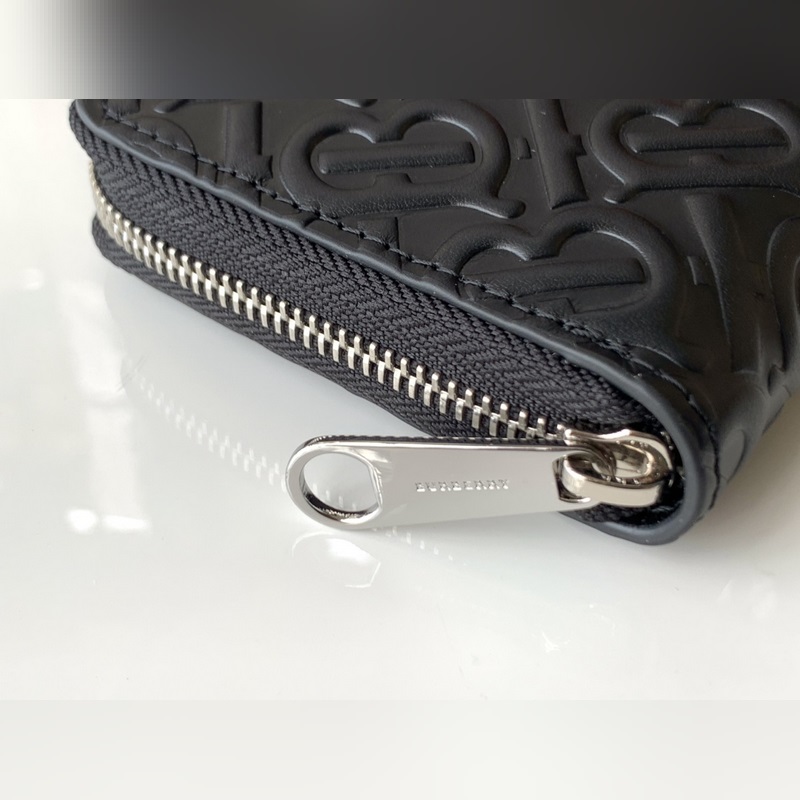 TB壓花皮革拉鍊包 【B 家】原單品質 ～～ 采用進口粒面小牛皮壓花， 專櫃品質