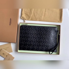 TB壓花皮革拉鍊收納袋 【B 家】原單品質 ～～ 采用進口粒面小牛皮，纖巧的版型