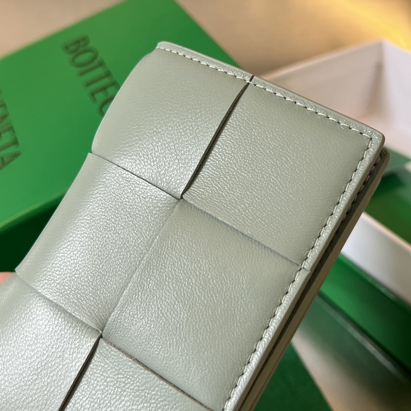 #Bv 新款大格編織名片夾  679849 這款大編織真的好簡約大氣，柔軟牛皮制