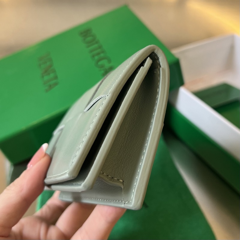 #Bv 新款大格編織名片夾  679849 這款大編織真的好簡約大氣，柔軟牛皮制