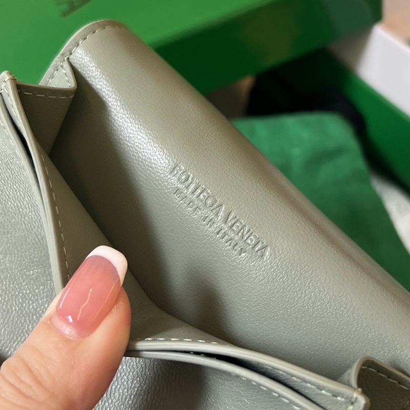 #Bv 新款大格編織名片夾  679849 這款大編織真的好簡約大氣，柔軟牛皮制