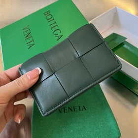 #Bv 新款大格編織名片夾。651396 這款大編織真的好簡約大氣，采用進口小羊