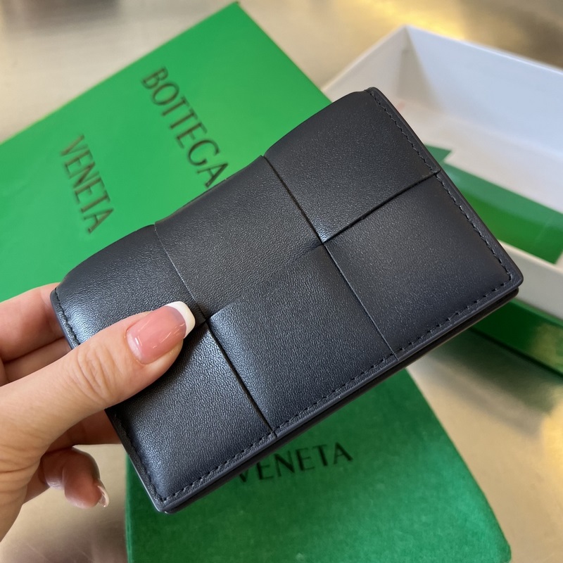 #Bv 新款大格編織名片夾。651396 這款大編織真的好簡約大氣，采用進口小羊