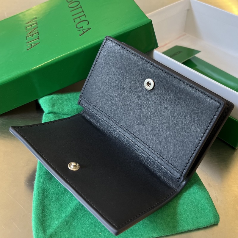 #Bv 新款大格編織名片夾。651396 這款大編織真的好簡約大氣，采用進口小羊