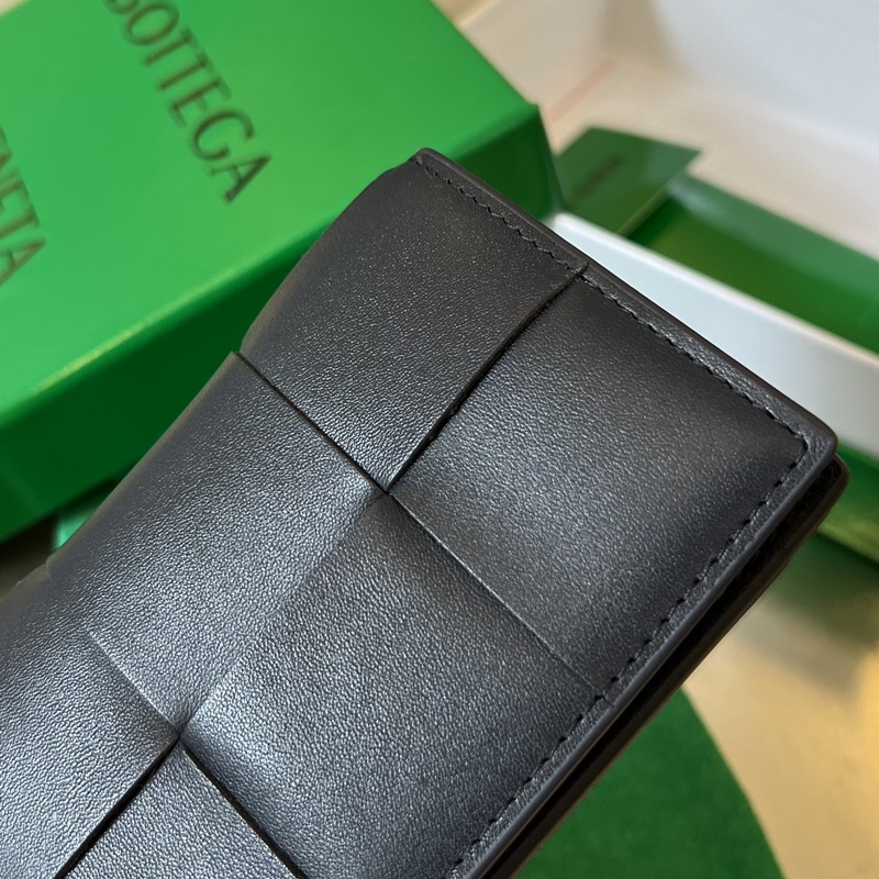 #Bv 新款大格編織名片夾。651396 這款大編織真的好簡約大氣，采用進口小羊