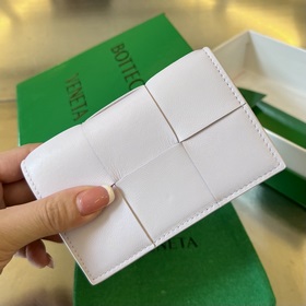 #Bv 新款大格編織名片夾。651396 這款大編織真的好簡約大氣，采用進口小羊